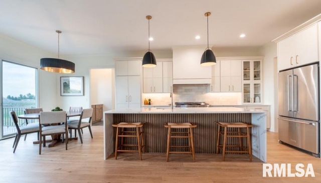 6830 WILDERNESS Pointe, Bettendorf, IA 52722