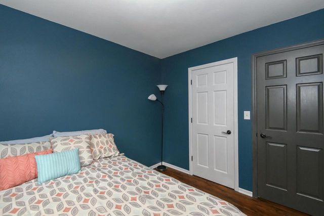 1261 Aldoro DRIVE, Waukesha, WI 53188