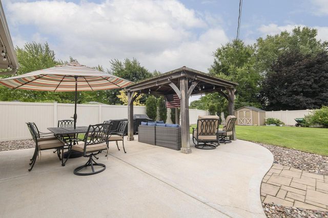 1261 Aldoro DRIVE, Waukesha, WI 53188