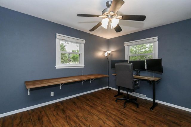 1261 Aldoro DRIVE, Waukesha, WI 53188