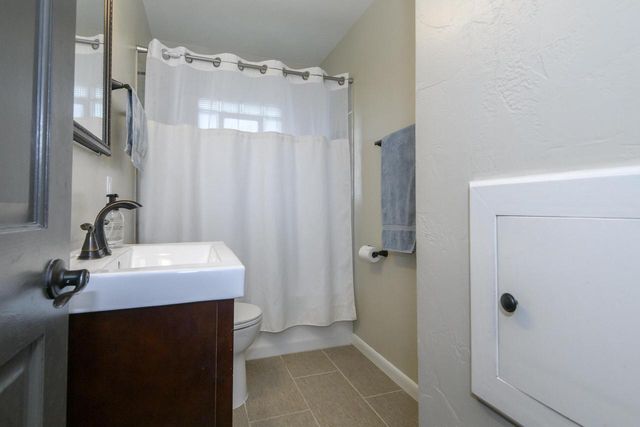 1261 Aldoro DRIVE, Waukesha, WI 53188