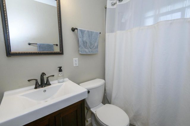 1261 Aldoro DRIVE, Waukesha, WI 53188