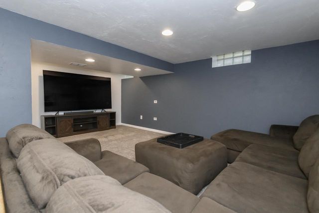 1261 Aldoro DRIVE, Waukesha, WI 53188