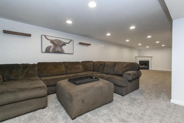 1261 Aldoro DRIVE, Waukesha, WI 53188