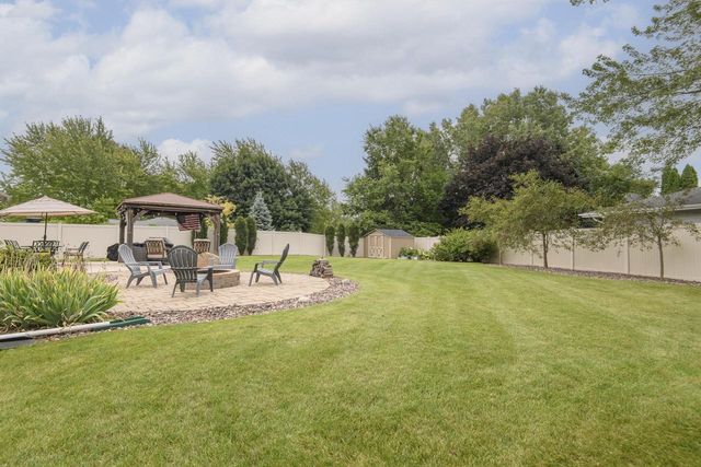 1261 Aldoro DRIVE, Waukesha, WI 53188