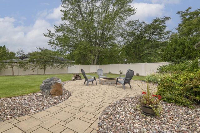 1261 Aldoro DRIVE, Waukesha, WI 53188