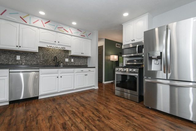 1261 Aldoro DRIVE, Waukesha, WI 53188