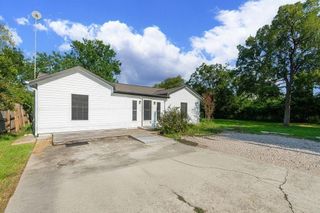 2523 S Broadway Street, La Porte, TX 77571