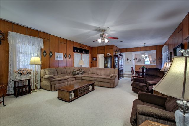 204 Garrett Avenue, East Tawakoni, TX 75472