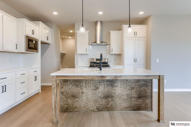 17110 SARAH Street, Bennington, NE 68007