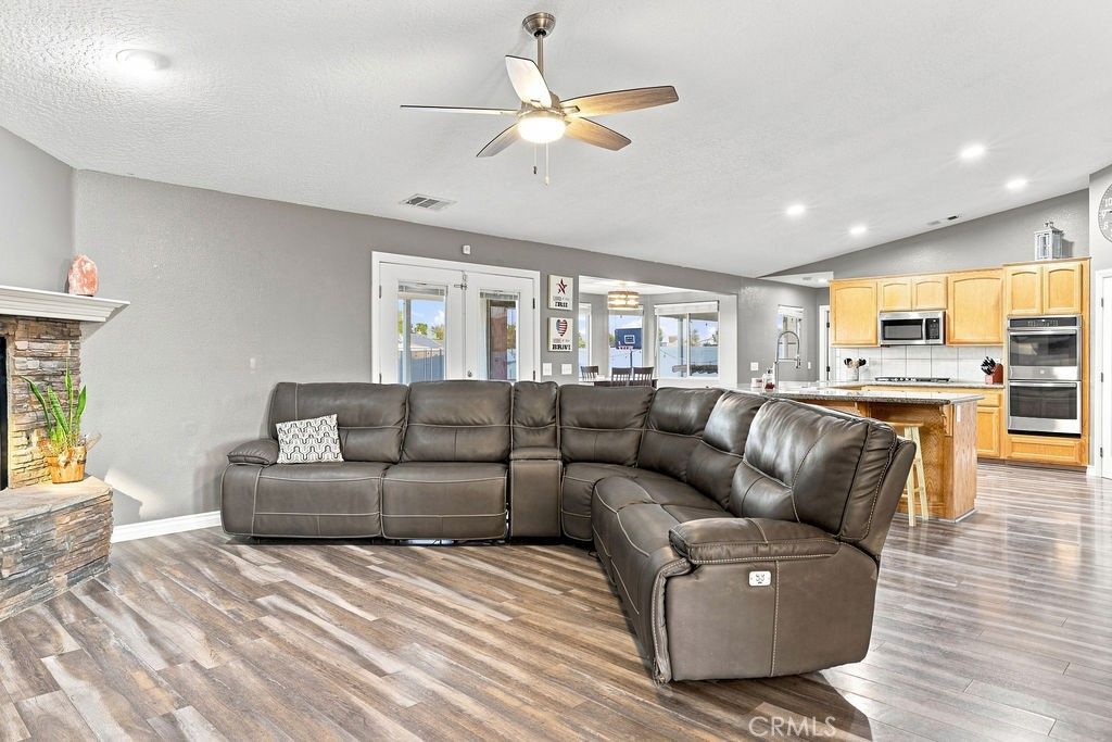 Image 10 of property listing at 14821 Gayhead Road, Apple Valley, CA 92307