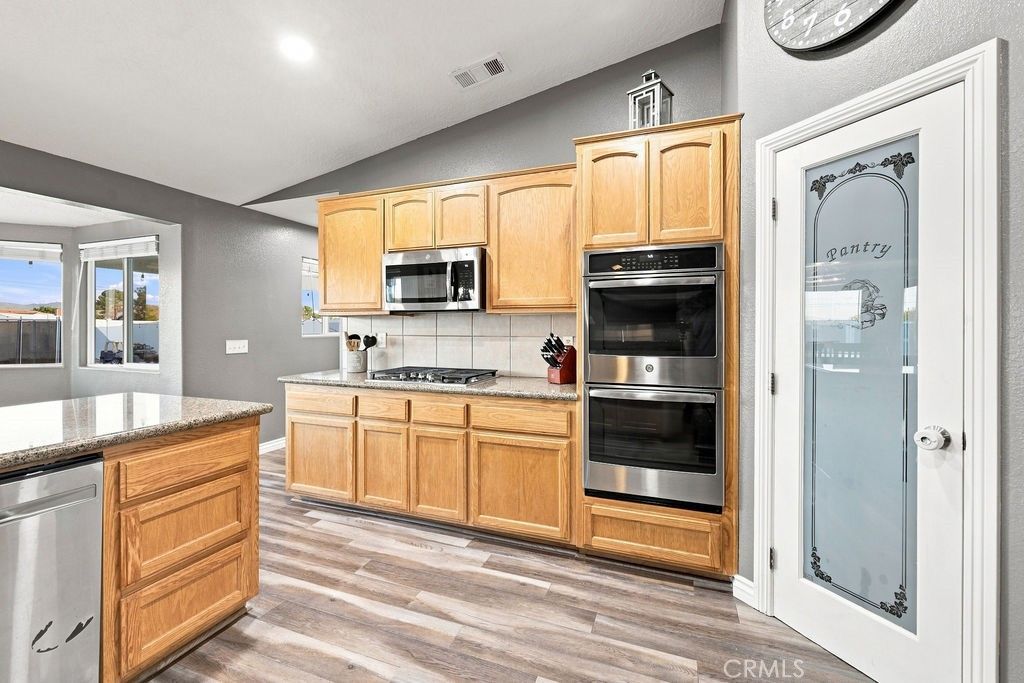Image 12 of property listing at 14821 Gayhead Road, Apple Valley, CA 92307