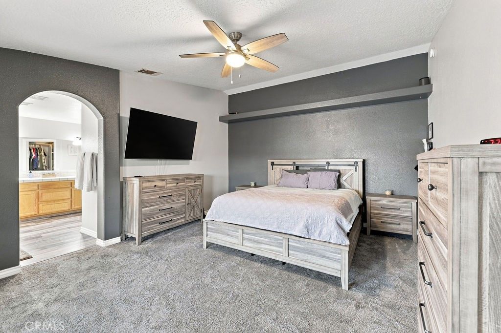 Image 15 of property listing at 14821 Gayhead Road, Apple Valley, CA 92307