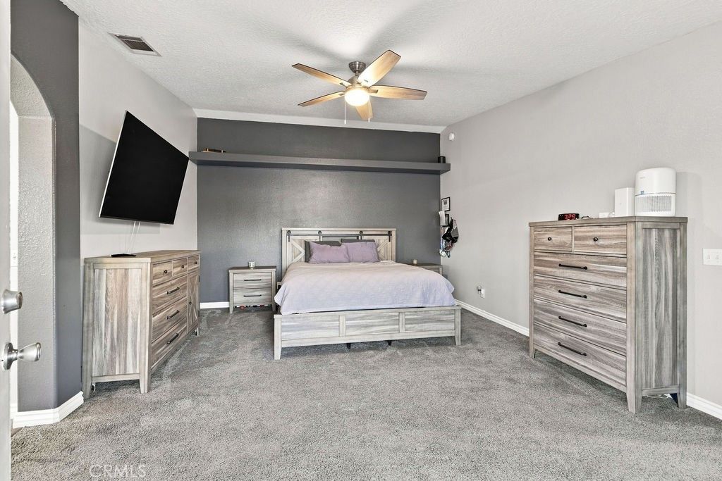Image 16 of property listing at 14821 Gayhead Road, Apple Valley, CA 92307
