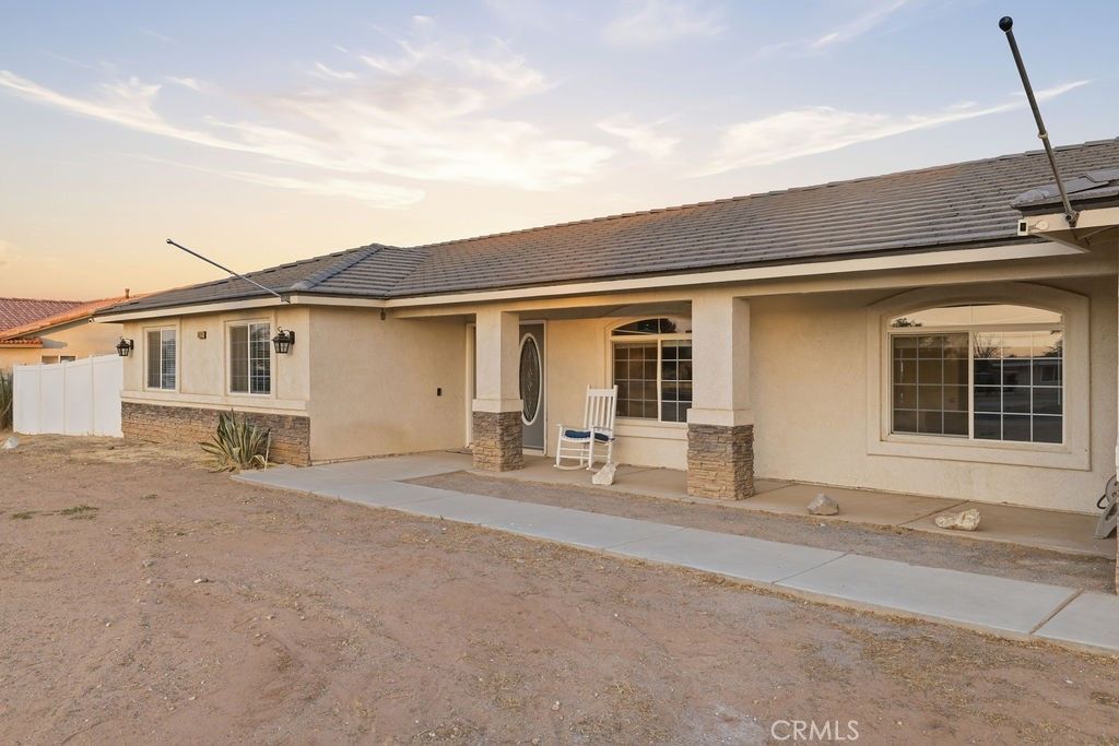 Image 2 of property listing at 14821 Gayhead Road, Apple Valley, CA 92307