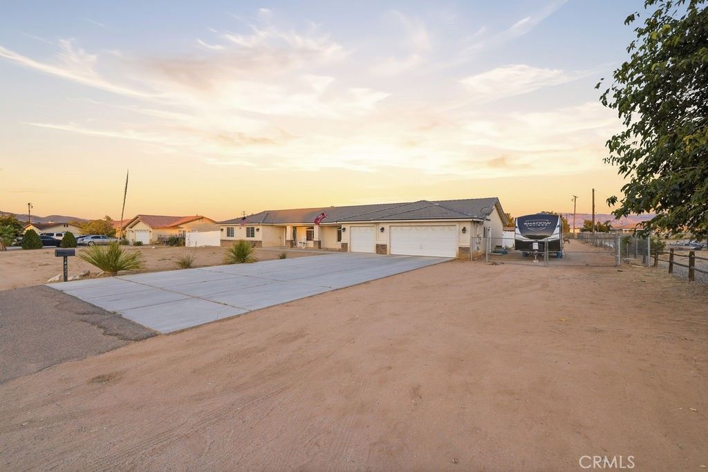Image 3 of property listing at 14821 Gayhead Road, Apple Valley, CA 92307