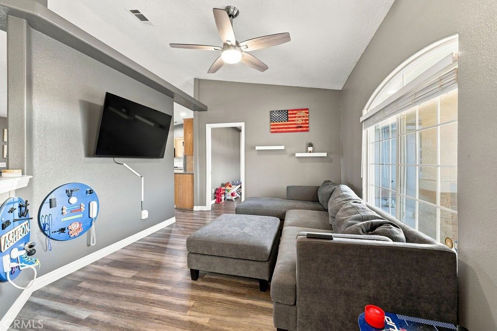 Image 4 of property listing at 14821 Gayhead Road, Apple Valley, CA 92307