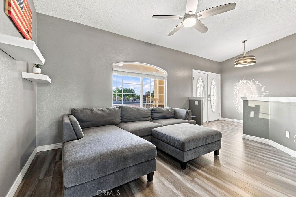 Image 6 of property listing at 14821 Gayhead Road, Apple Valley, CA 92307