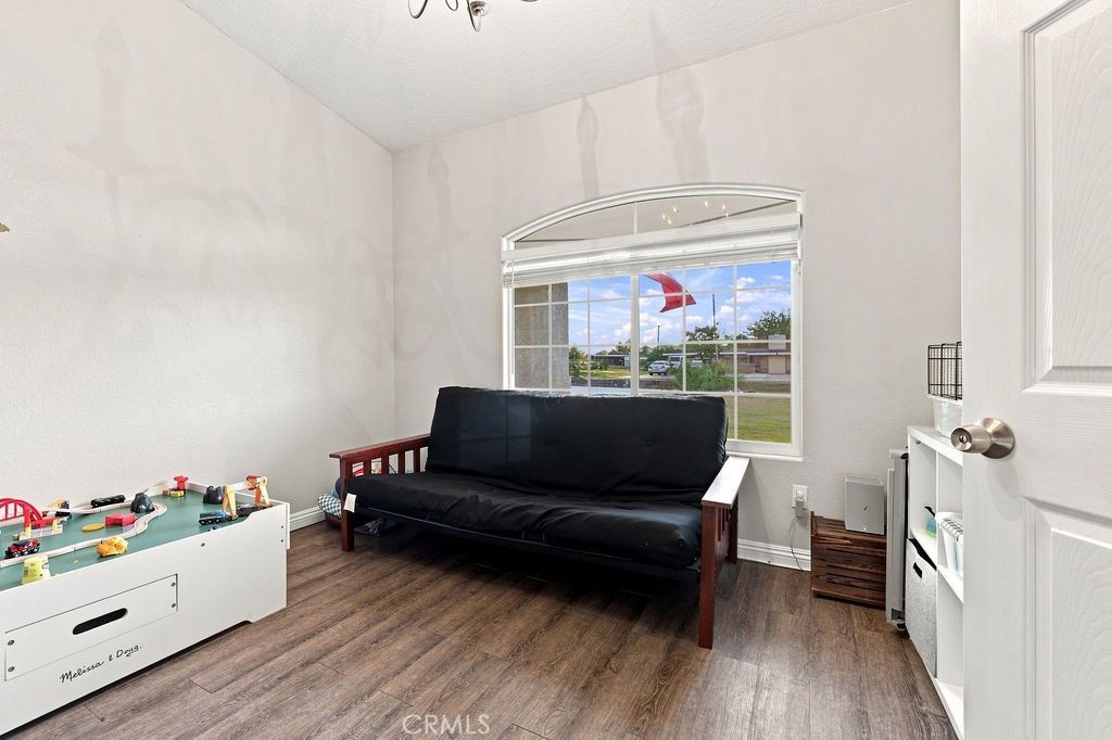 Image 7 of property listing at 14821 Gayhead Road, Apple Valley, CA 92307