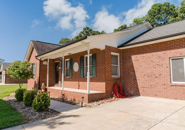116 Green Meadow Lane, Statesville, NC 28625