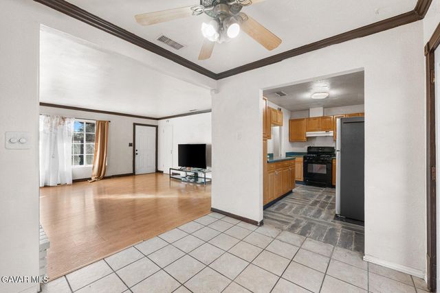 44221 4th Street, Lancaster, CA 93535