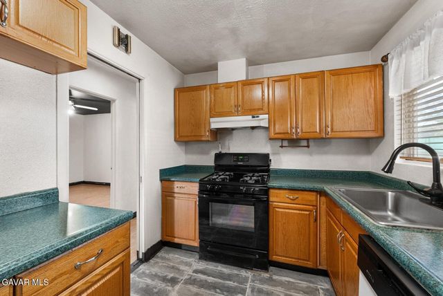 44221 4th Street, Lancaster, CA 93535