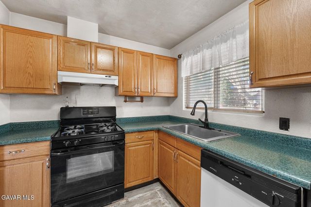 44221 4th Street, Lancaster, CA 93535