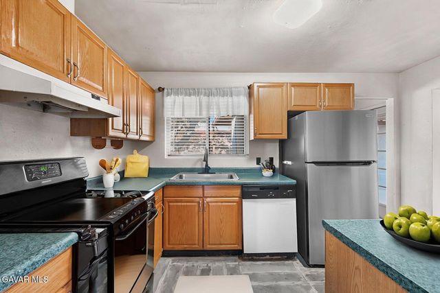 44221 4th Street, Lancaster, CA 93535