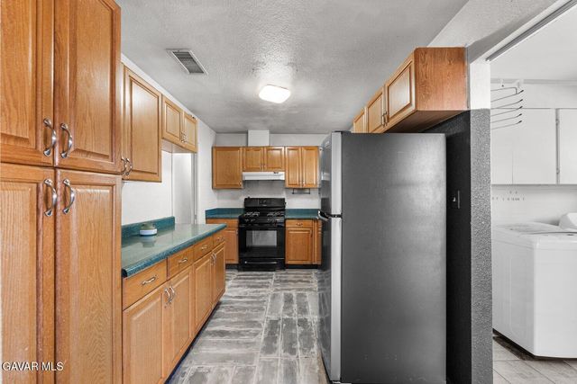 44221 4th Street, Lancaster, CA 93535