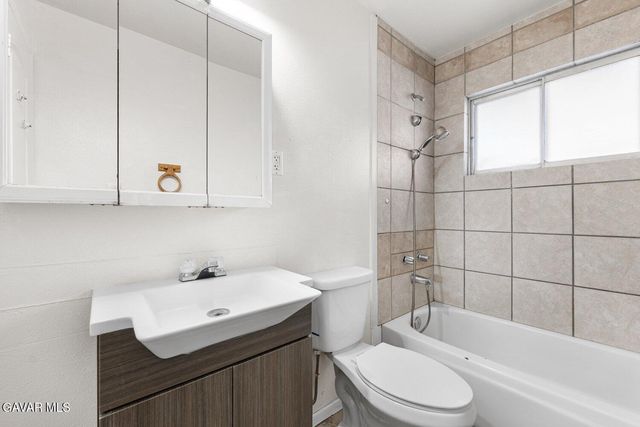 44221 4th Street, Lancaster, CA 93535