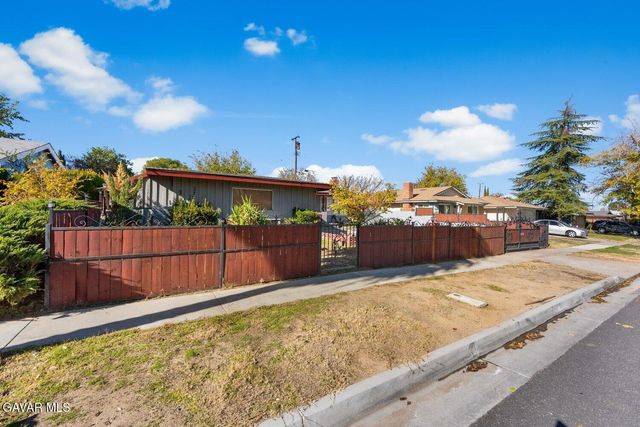 44221 4th Street, Lancaster, CA 93535