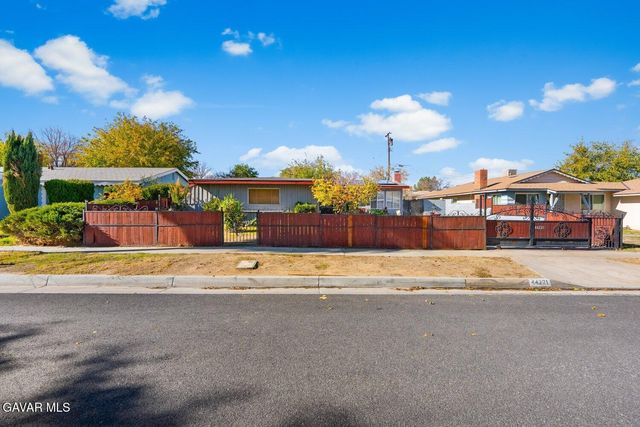 44221 4th Street, Lancaster, CA 93535