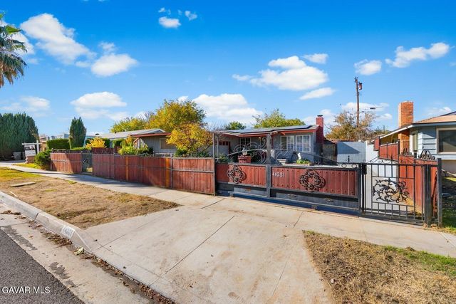 44221 4th Street, Lancaster, CA 93535