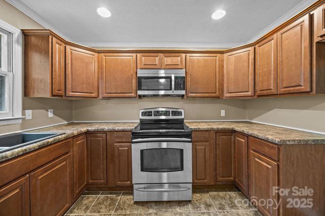 1158 Sunset Court, Conover, NC 28613