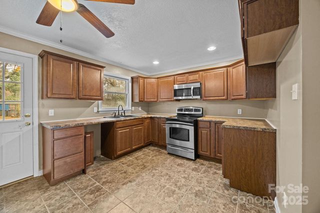 1158 Sunset Court, Conover, NC 28613