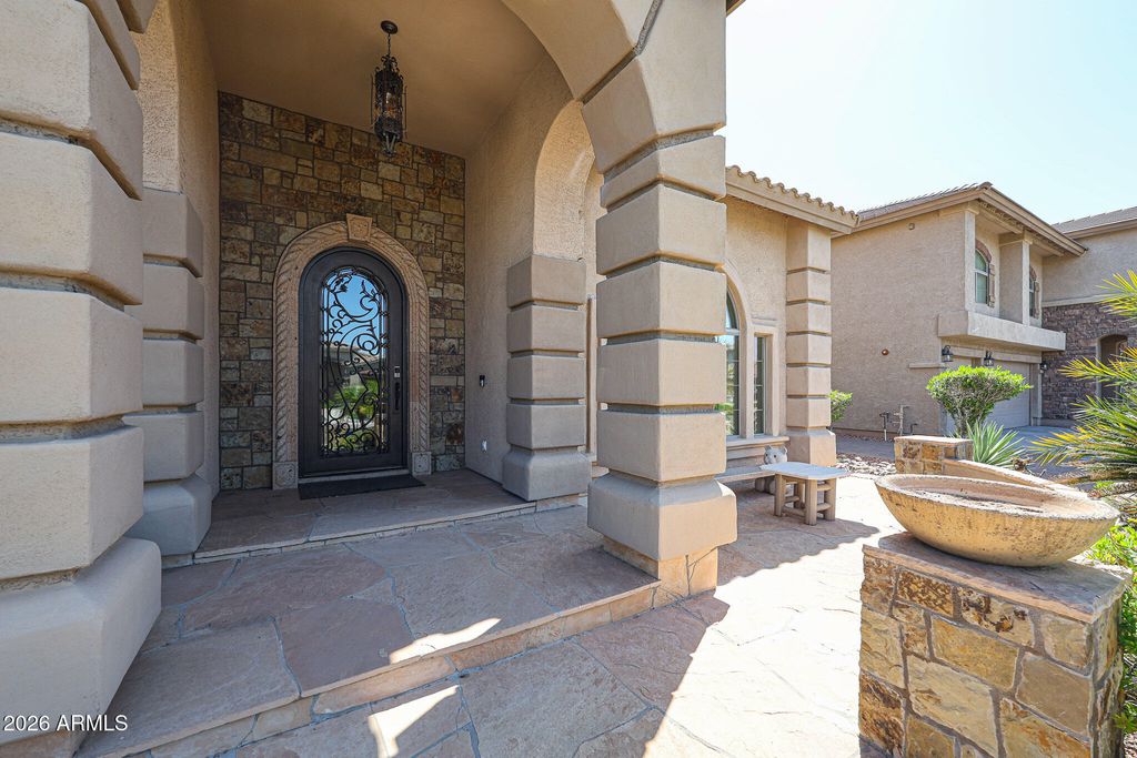 Image 4 of property listing at 27323 N COVERED WAGON Road, Phoenix, AZ 85085