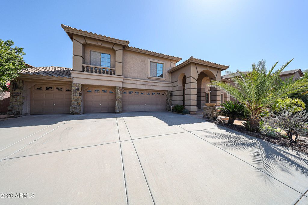 Image 7 of property listing at 27323 N COVERED WAGON Road, Phoenix, AZ 85085