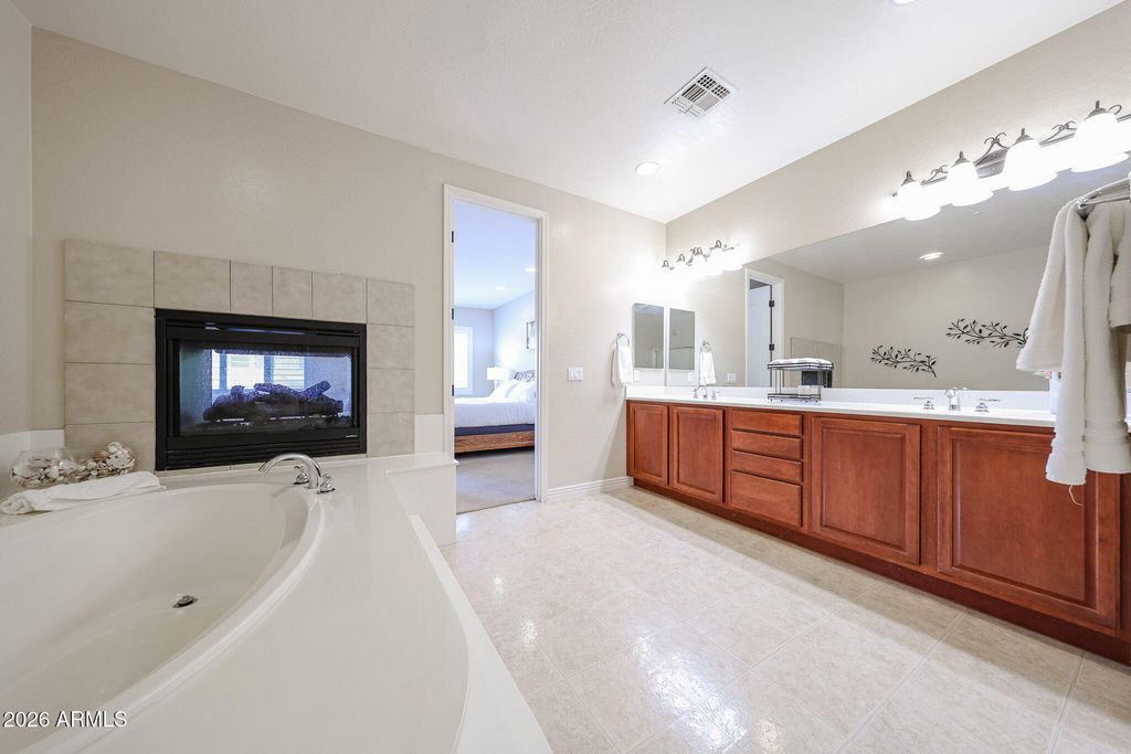 Image 73 of property listing at 27323 N COVERED WAGON Road, Phoenix, AZ 85085