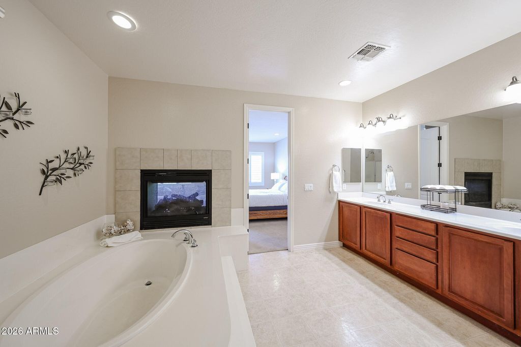 Image 74 of property listing at 27323 N COVERED WAGON Road, Phoenix, AZ 85085