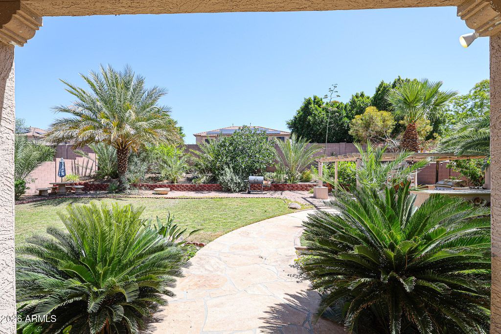Image 78 of property listing at 27323 N COVERED WAGON Road, Phoenix, AZ 85085