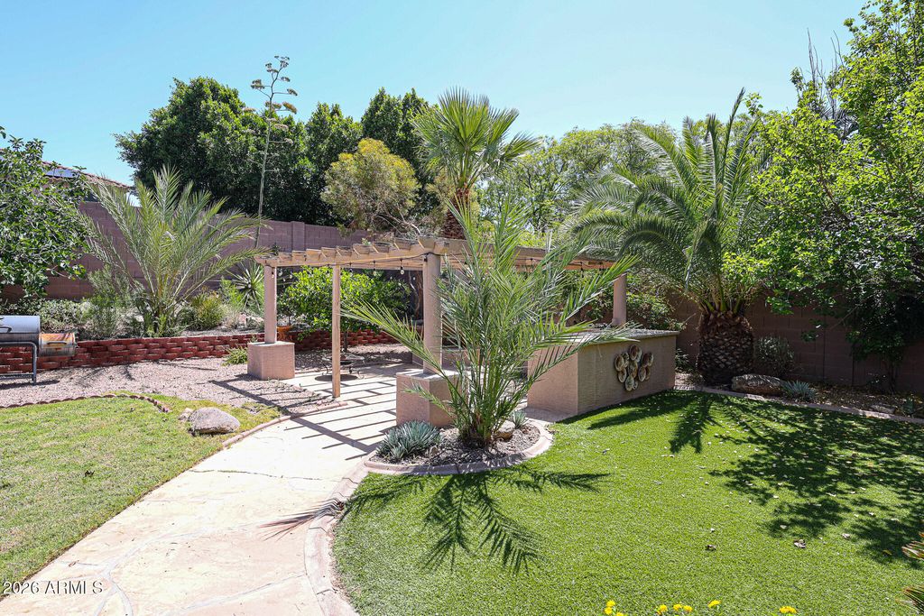 Image 80 of property listing at 27323 N COVERED WAGON Road, Phoenix, AZ 85085