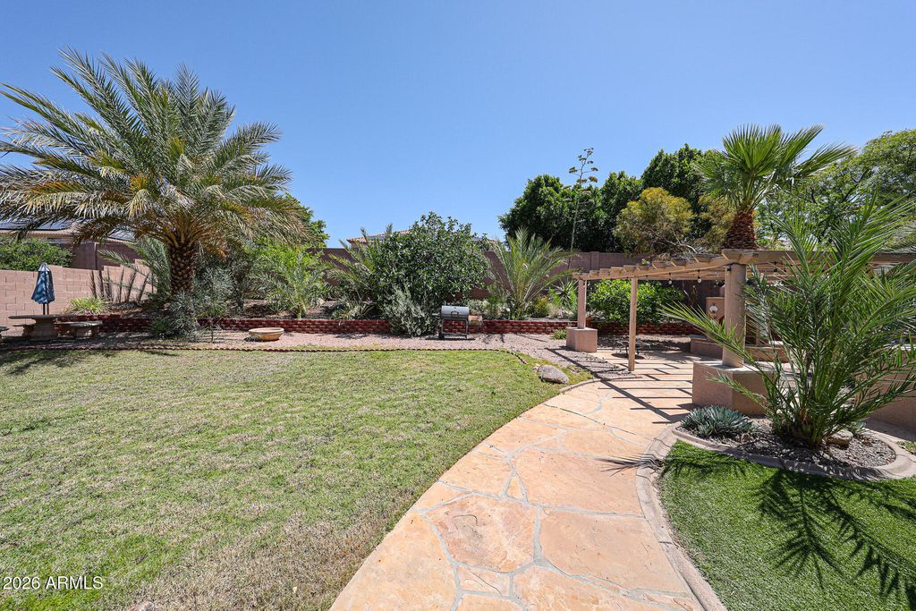 Image 81 of property listing at 27323 N COVERED WAGON Road, Phoenix, AZ 85085