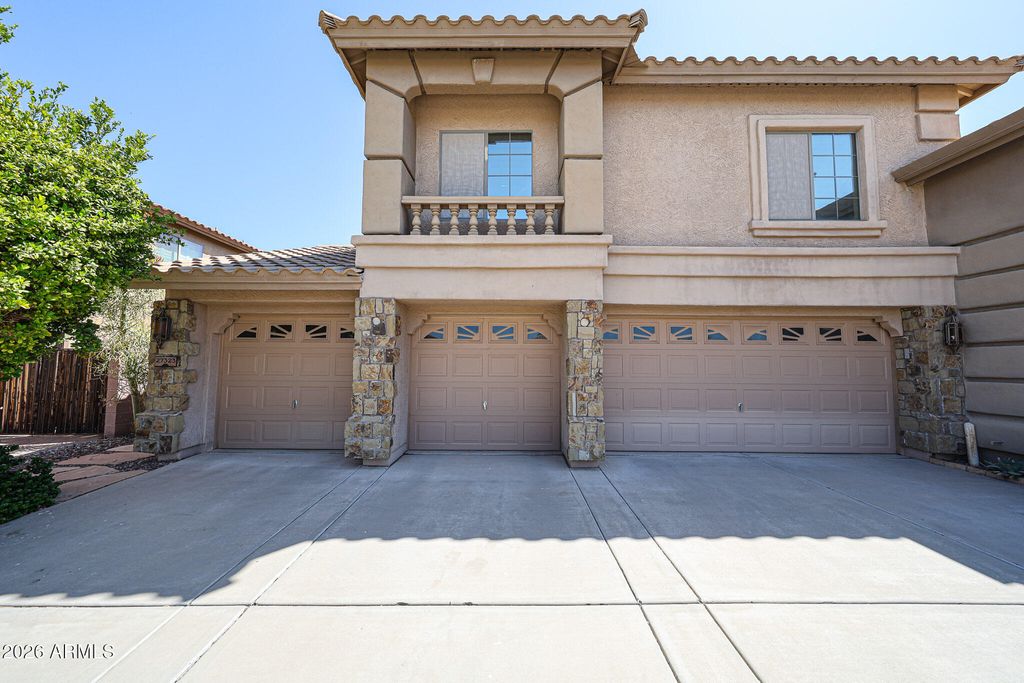 Image 9 of property listing at 27323 N COVERED WAGON Road, Phoenix, AZ 85085