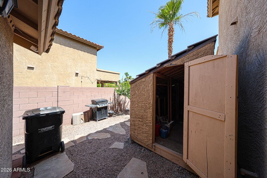 Image 90 of property listing at 27323 N COVERED WAGON Road, Phoenix, AZ 85085