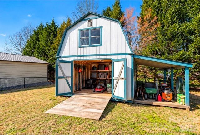 107 E Panther Creek Road, Troutman, NC 28166