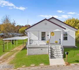 808 Vale St, Loudon, TN 37774