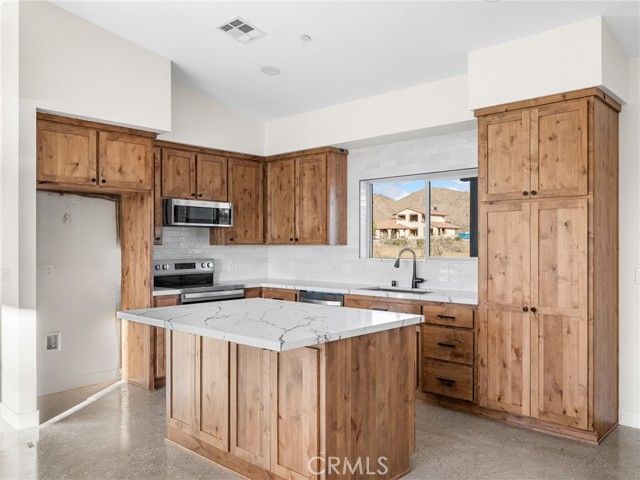16173 Pela Road, Apple Valley, CA 92307