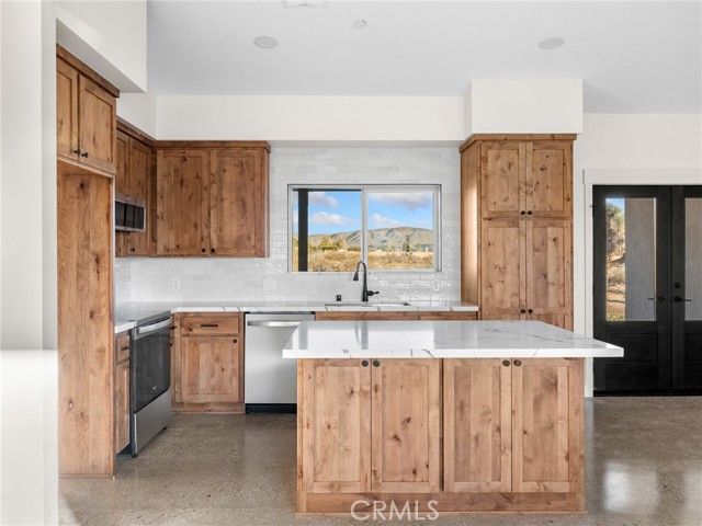 16173 Pela Road, Apple Valley, CA 92307