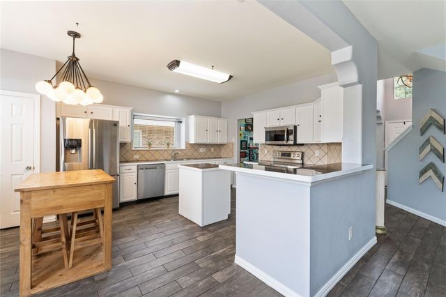 106 Foxwood Lane, Red Oak, TX 75154