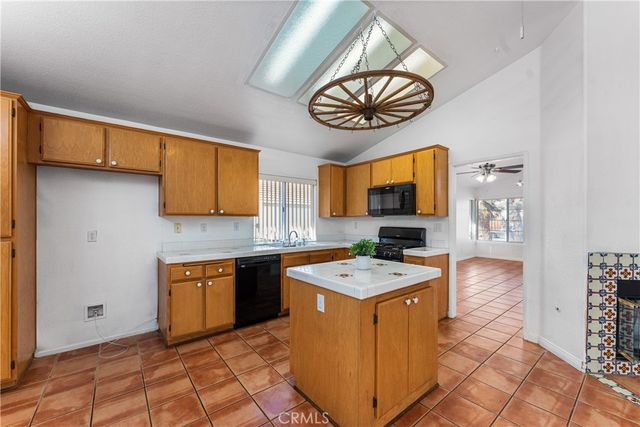 5546 Laurel Avenue, Palmdale, CA 93552